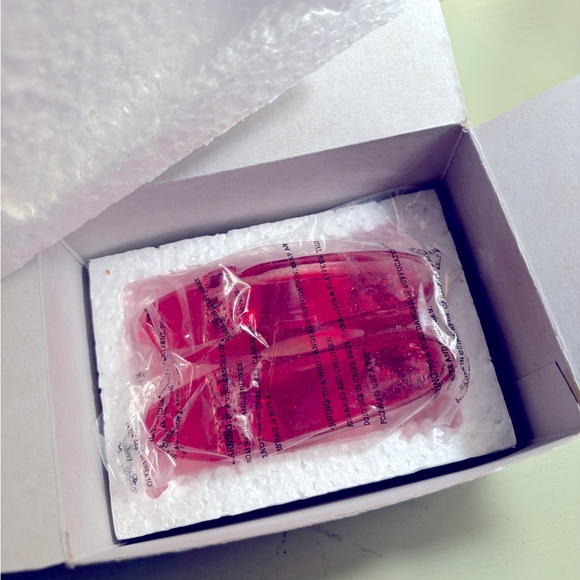 Wizard of Oz Iconic Ruby Slippers Figurine - Picture 5 of 13